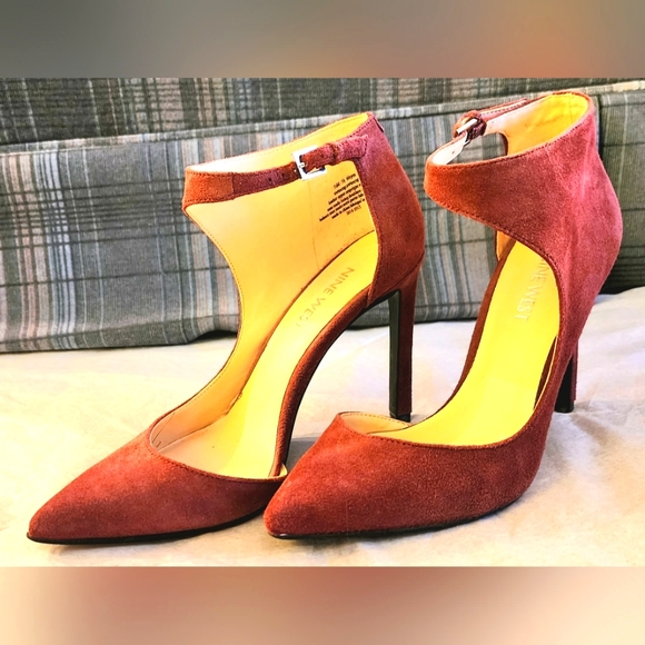 Red Wine 🍷 heels - Picture 4 of 6